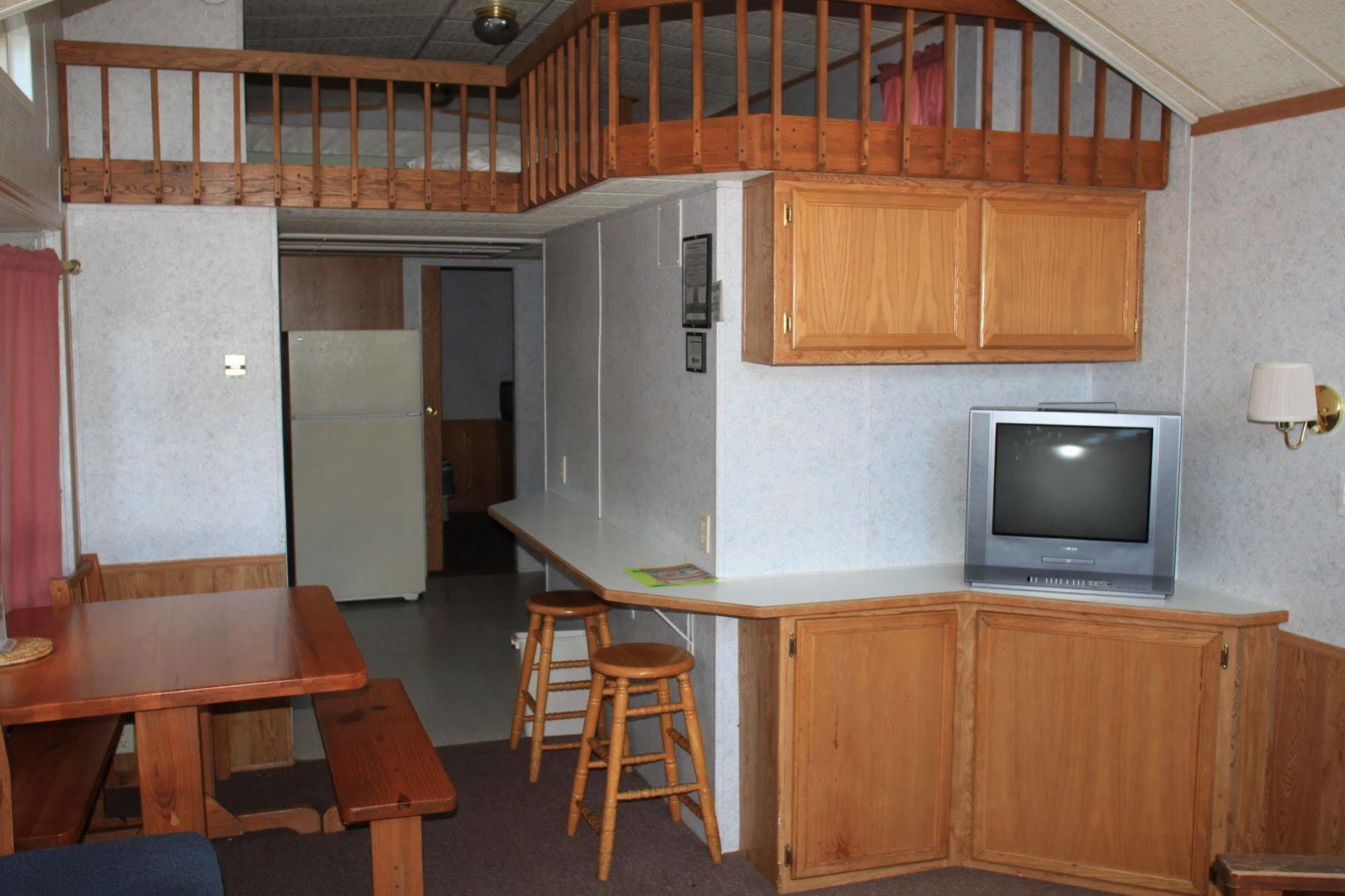 Circle M Rv & Camping Resort - Caravan Park Millersville Екстер'єр фото